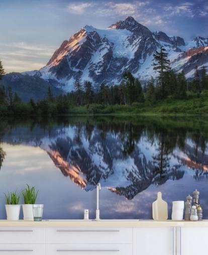 fondo de pantalla de aguas nevadas de montañas y lagos