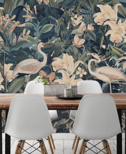 blasse orange Flamingos und Blumen im grünen Dschungel Tapete