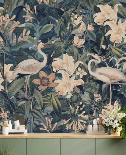 flamingos laranja pálidos e flores em papel de parede verde selva