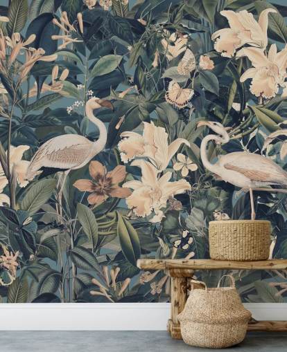 blek oransje flamingoer og blomster i grønn jungel tapet