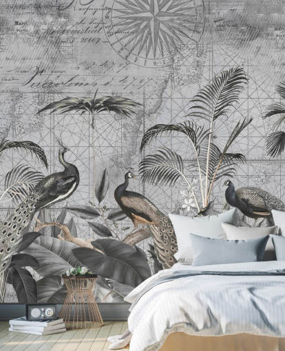 grijze geïllustreerde pauwen behangmuurschildering genaamd Peacocks Clan 4 van Andrea Haase voor slaapkamers en woonkamers