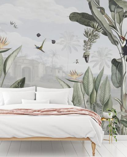 Weiße und grüne anpassbare Vintage-Dschungel-Tapete namens Botanical Beauty von Sir Edward für das Wohnzimmer