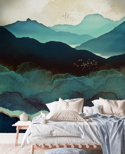 indigo en blauwe op maat gemaakte behangmuurschildering genaamd Indigo Mountains van SpaceFrog Designs voor woonkamers