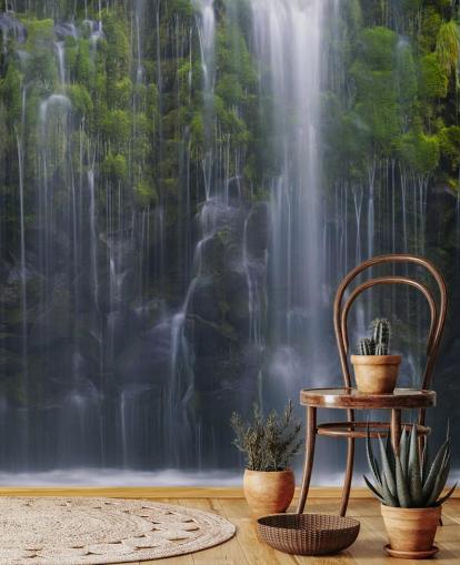 beaucoup de chutes d'eau et de papier peint de verdure