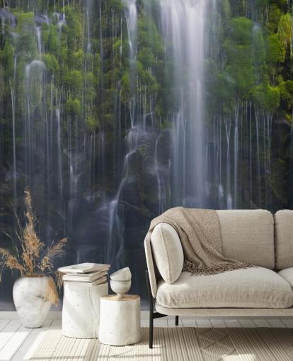 beaucoup de chutes d'eau et de papier peint de verdure