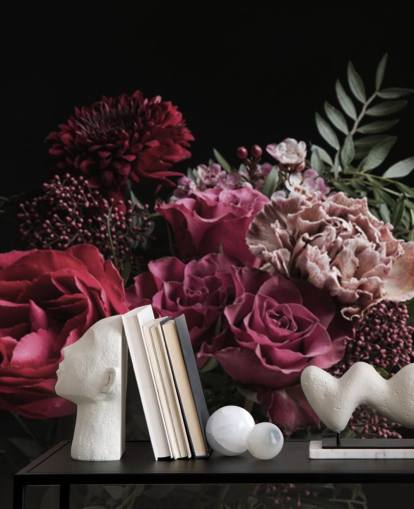 fleurs roses et rouges sur fond noir papier peint