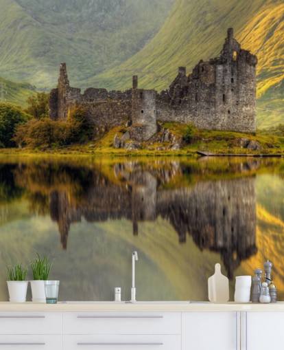 schottische Burgruine von einem Loch Tapete