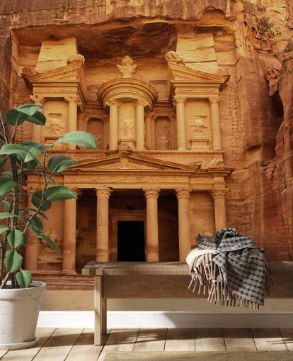 Petra Temple huggen i Rock väggmålning
