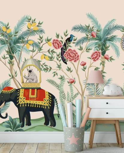 illustrierter gekleideter Elefant, Pfau und Affe im blühenden Dschungel Tapete