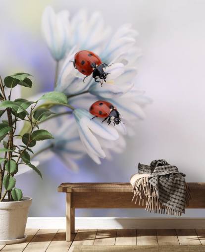 Lieveheersbeestjes op witte bloemen muurschildering