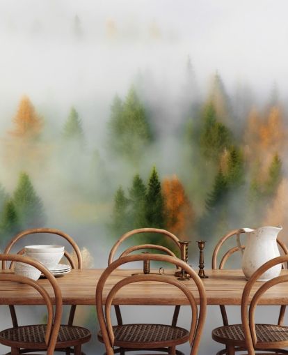 Decorazione murale con foresta nebbiosa autunnale