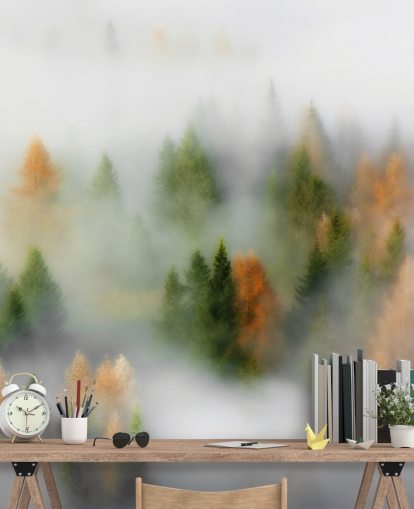 Decorazione murale con foresta nebbiosa autunnale