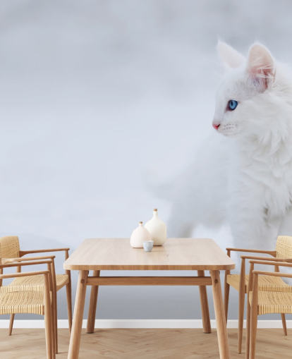 Gatinho branco no mural de parede de neve