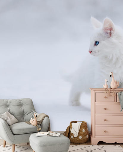 Decorazione murale con gattino bianco nella neve Decorazione murale con gattino bianco nella neve