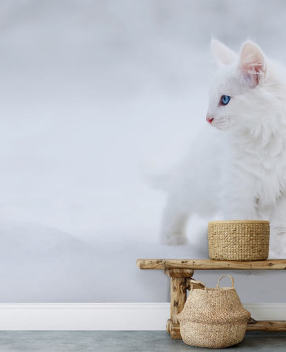 Witte kitten in sneeuwmuurschildering