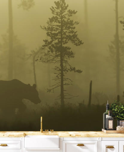 Bär im nebligen Wald Tapete