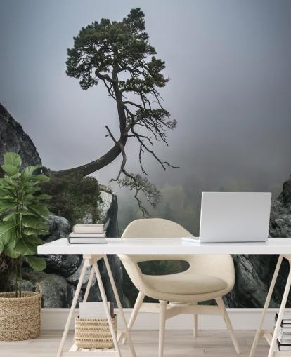 Puu kasvaa Mountain Rock -seinämaalauksesta