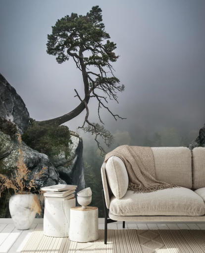 Decorazione murale con albero che cresce dalla roccia di montagna