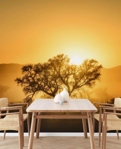 Papel pintado Amanecer dorado contra el árbol