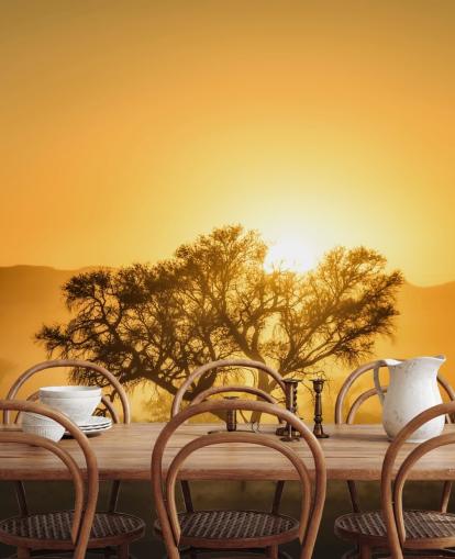 Gouden zonsopgang tegen boombehang Gouden zonsopgang tegen boombehang