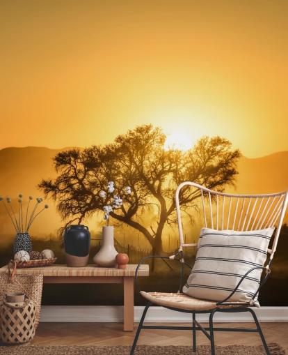 Gouden zonsopgang tegen boombehang