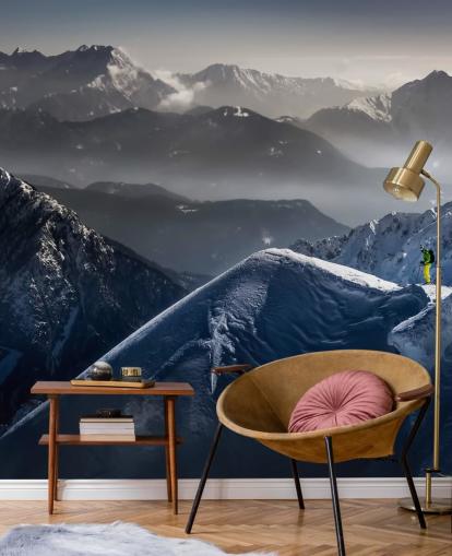 Marcheur sur la montagne enneigée