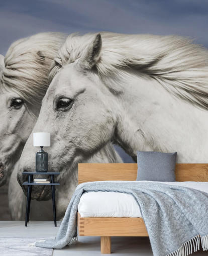 Decorazione murale con cavalli bianchi nel vento Decorazione murale con cavalli bianchi nel vento