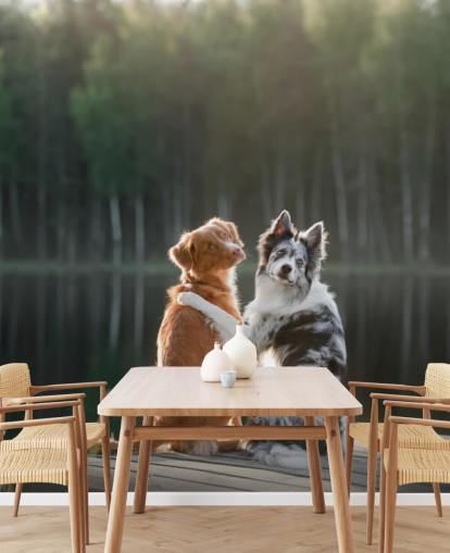 to hunde sad ved en sø med arme omkring hinanden vægmaleri