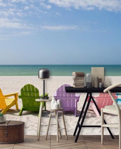 Kleurrijke strandstoelen op strandbehang