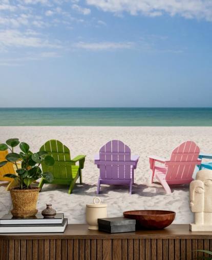 Kleurrijke strandstoelen op strandbehang
