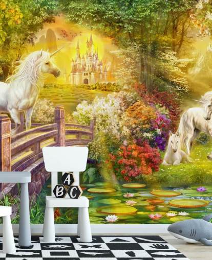 unicornios ilustrados junto a un puente en un bosque mágico papel pintado