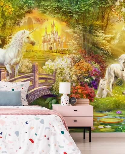 unicornios ilustrados junto a un puente en un bosque mágico papel pintado