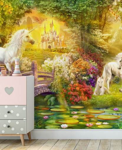 papier peint licornes illustrées par un pont dans une forêt magique
