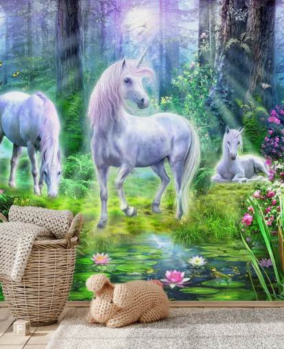 tre unicorni bianchi incandescenti nella carta da parati della foresta