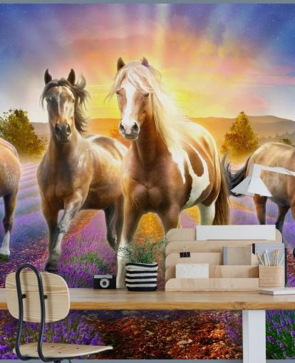 caballos marrones caminando en fondo de pantalla de campo lavanda