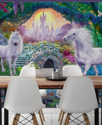 Dos unicornios blancos brillantes en un encantador y colorido papel tapiz de jardín Dos unicornios blancos brillantes en un encantador y colorido papel tapiz de jardín