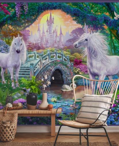 Deux licornes blanches brillantes dans un magnifique papier peint de jardin coloré