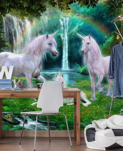 unicorni seduti da una carta da parati a cascata