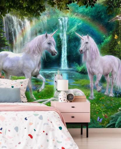 unicórnios sentados por um papel de parede de cachoeira