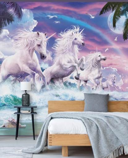 unicornios corriendo desde el mar en fondo de pantalla de playa pastel