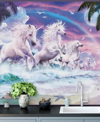 unicornios corriendo desde el mar en fondo de pantalla de playa pastel