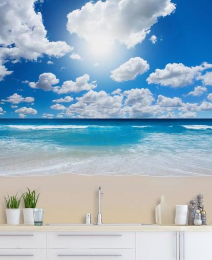 mural de papel pintado de playa azul y blanco llamado Ocean Skies para oficinas en casa, baños y dormitorios