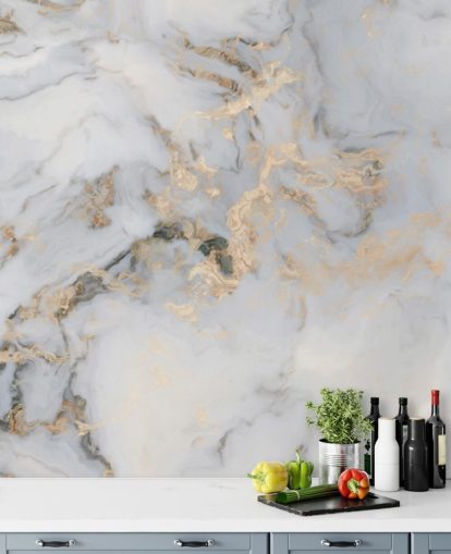 off-white og gullfarget tilpassbart marmortapet veggmaleri kalt Decadent Marble for kjøkken, bad eller soverom