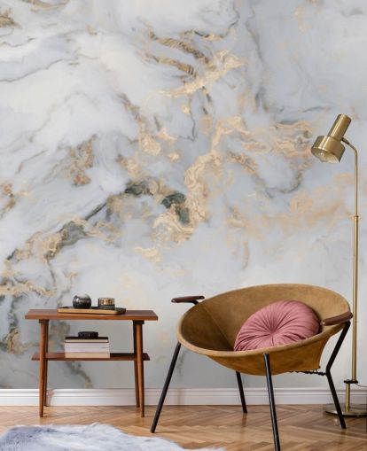 carta da parati murale personalizzabile in marmo color bianco sporco e oro chiamato Decadent Marble per cucine, bagni o camere da letto