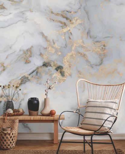 mural de papel pintado de mármol personalizable teñido de blanco y dorado llamado Decadent Marble para cocinas, baños o dormitorios