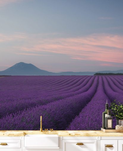 lila, individuell gestaltbares Lavendel-Tapeten-Wandbild namens Rows of Lavender