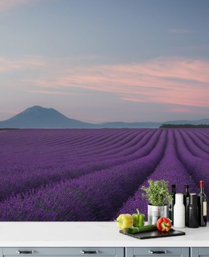 lila, individuell gestaltbares Lavendel-Tapeten-Wandbild namens Rows of Lavender