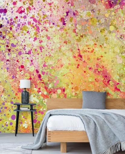 Wandbild „Burst of Joy“ von Lara Skinner mit abstrakter Spritzfarbe in Rosa, Lila und Gold für Schlafzimmer