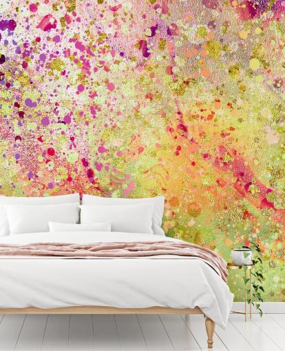 Wandbild „Burst of Joy“ von Lara Skinner mit abstrakter Spritzfarbe in Rosa, Lila und Gold für Schlafzimmer