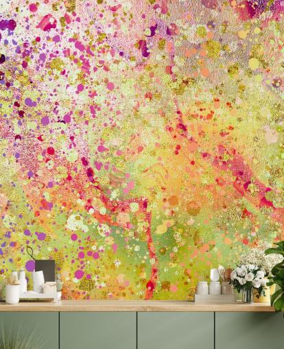 carta da parati murale con vernice astratta personalizzata rosa, viola e oro chiamata Burst of Joy di Lara Skinner per camere da letto